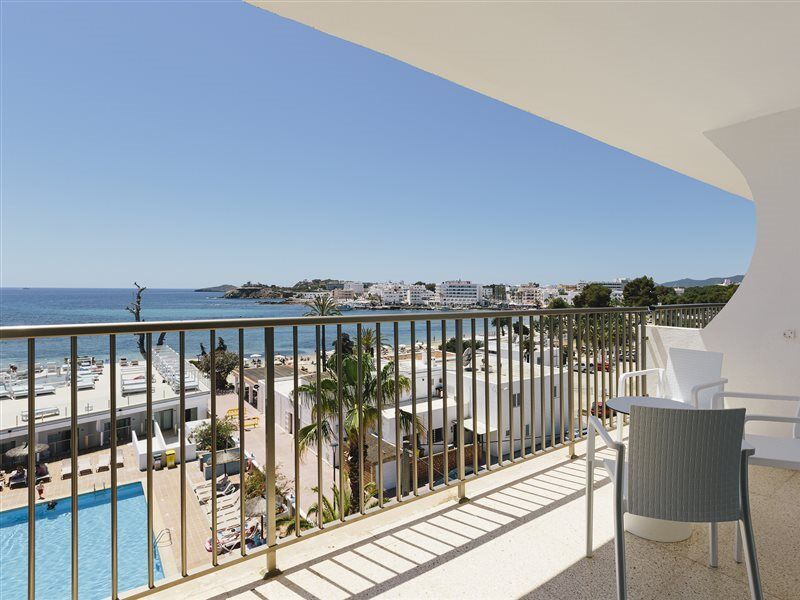 Leonardo Santa Eulalia Apartment *